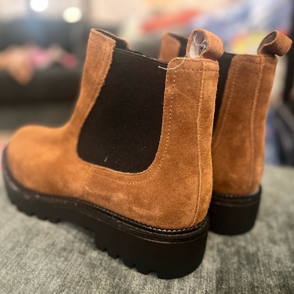Caslon Tan Suede Lug Chelsea Boots (Chestnut brown) water resistant - Picture 2 of 5